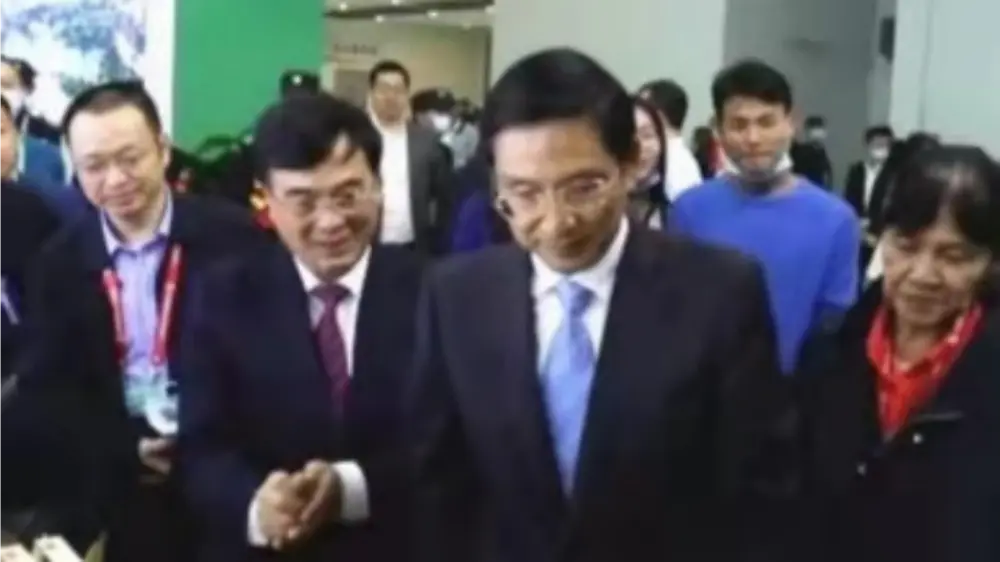 Wakil Gubernur Pemerintahan Rakyat Provinsi Jiangxi mengunjungi stan kami di Pameran Kehutanan Provinsi